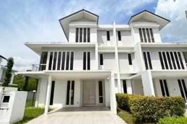 Emerald Bay @ Puteri harbour