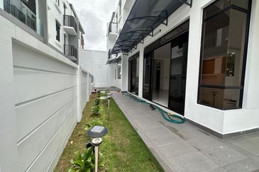 The Canal Garden South, Horizon Hills