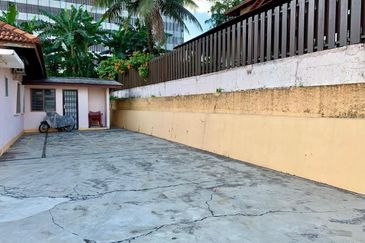 Stulang Laut / Darat