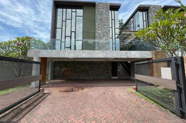 Cube On Hill ( Taman Bukit Pulai )