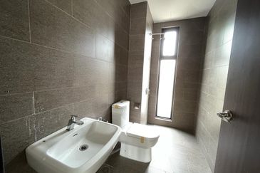 Cube On Hill ( Taman Bukit Pulai )