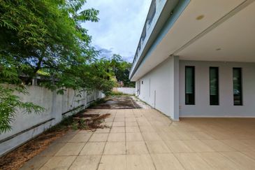 The Country Residency