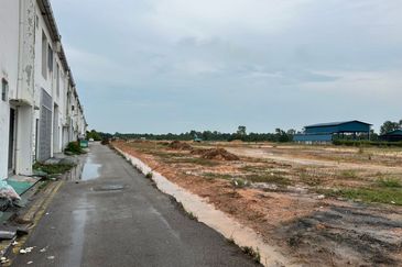 Jalan Pontian Maju Medium Industrial Land 17.9 Acres Flat Land