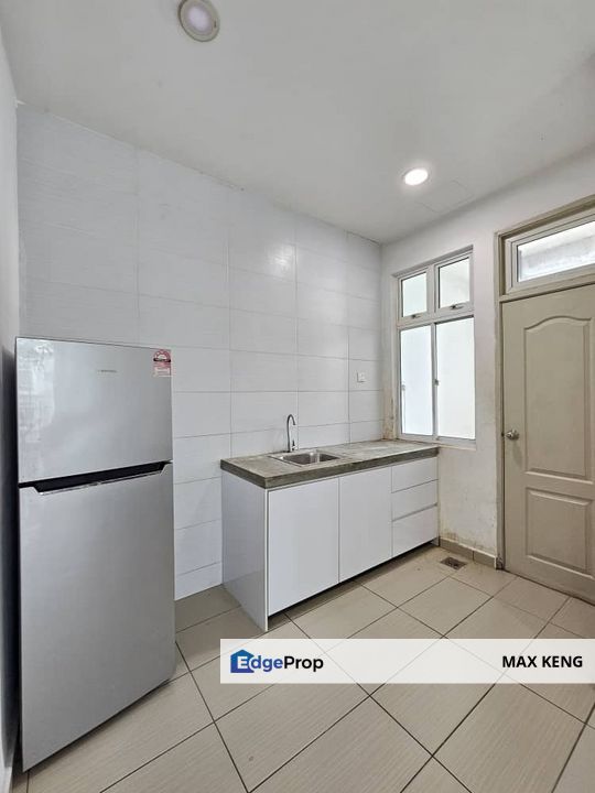 Full Loan The Senai Garden Mid Floor Corner Unit Basic Renovated Furnished G&G, Johor, Senai