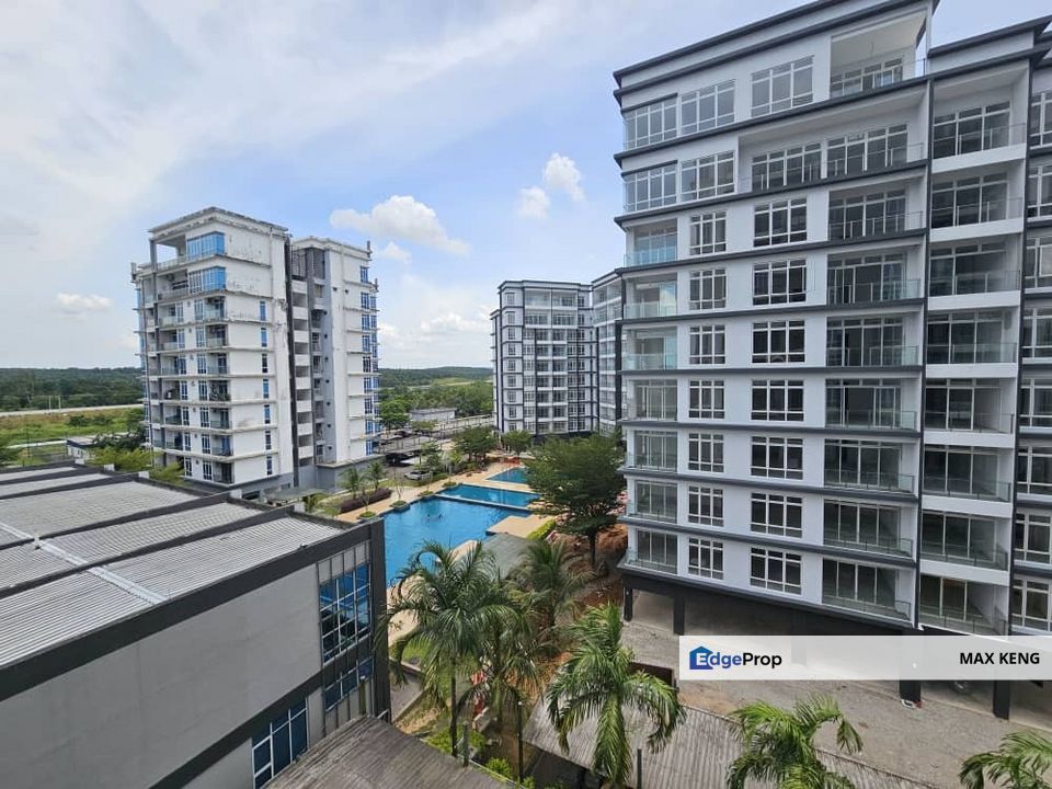 Full Loan The Senai Garden Mid Floor Corner Unit Basic Renovated Furnished G&G, Johor, Senai