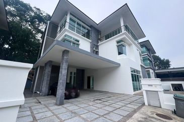 Jalan Straits View 8