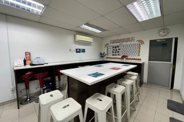 Adjoining 4.5 Storey Shop office for sale at Jalan Ipoh