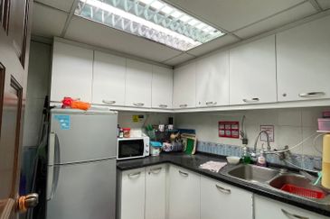 Adjoining 4.5 Storey Shop office for sale at Jalan Ipoh