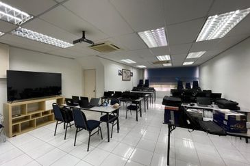 Adjoining 4.5 Storey Shop office for sale at Jalan Ipoh