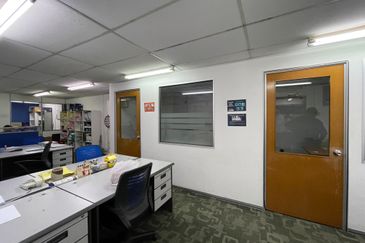 Adjoining 4.5 Storey Shop office for sale at Jalan Ipoh