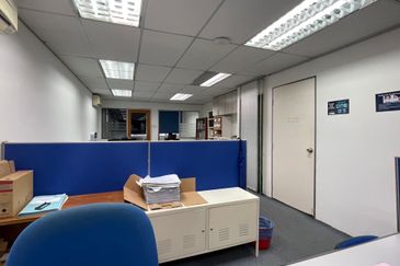 Adjoining 4.5 Storey Shop office for sale at Jalan Ipoh