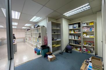 Adjoining 4.5 Storey Shop office for sale at Jalan Ipoh