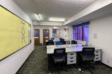 Adjoining 4.5 Storey Shop office for sale at Jalan Ipoh