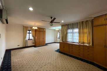 Bukit Pantai (Pantai Hill)