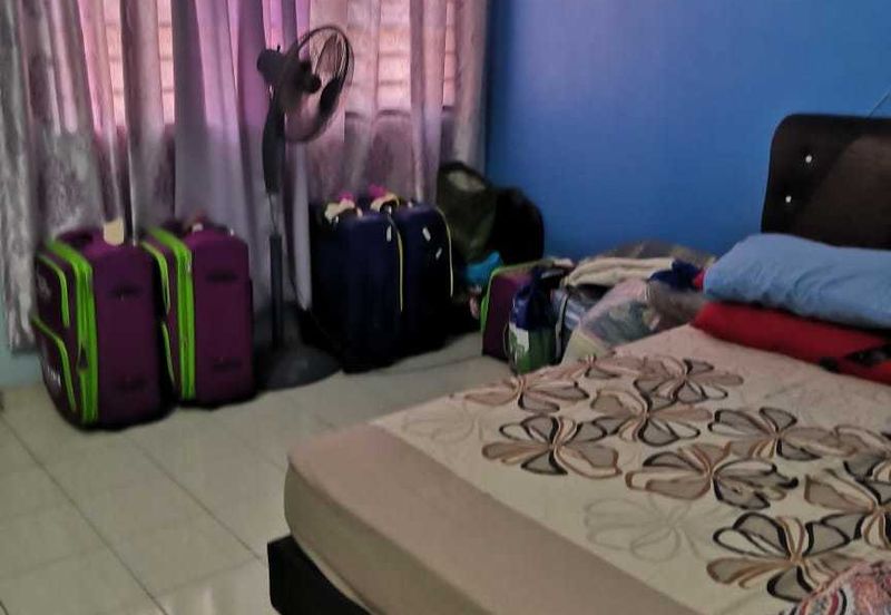 BEAUTIFUL DOUBLE STOREY HOUSE RENOVATED FOR SALE  GUARDED ( FREEHOLD )