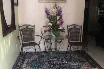 BEAUTIFUL DOUBLE STOREY HOUSE RENOVATED FOR SALE  GUARDED ( FREEHOLD )