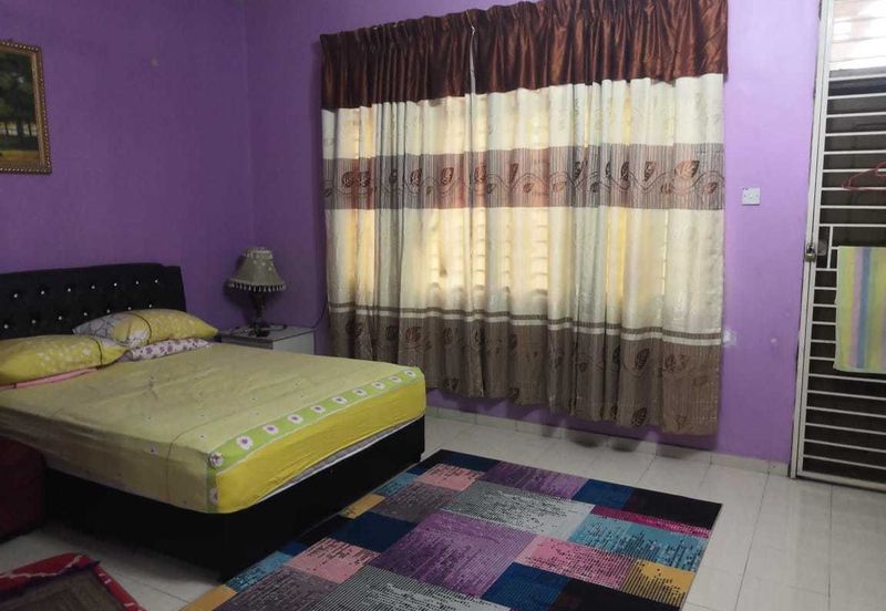 BEAUTIFUL DOUBLE STOREY HOUSE RENOVATED FOR SALE  GUARDED ( FREEHOLD )