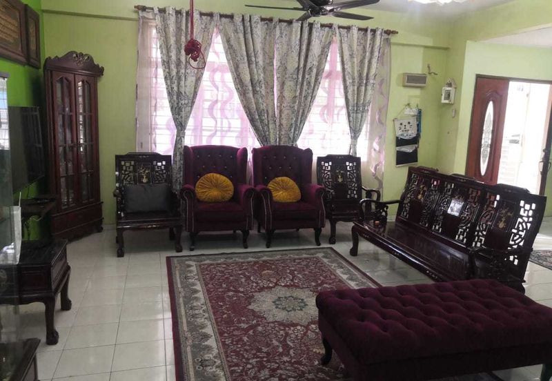 BEAUTIFUL DOUBLE STOREY HOUSE RENOVATED FOR SALE  GUARDED ( FREEHOLD )