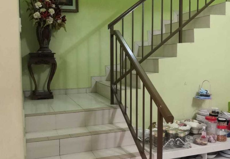 BEAUTIFUL DOUBLE STOREY HOUSE RENOVATED FOR SALE  GUARDED ( FREEHOLD )