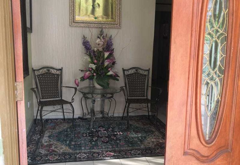 BEAUTIFUL DOUBLE STOREY HOUSE RENOVATED FOR SALE  GUARDED ( FREEHOLD )