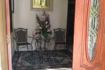 BEAUTIFUL DOUBLE STOREY HOUSE RENOVATED FOR SALE  GUARDED ( FREEHOLD )