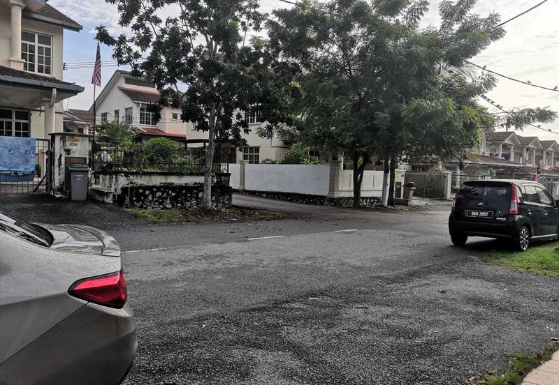 BEAUTIFUL DOUBLE STOREY HOUSE RENOVATED FOR SALE  GUARDED ( FREEHOLD )