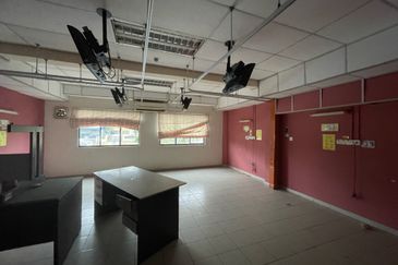 6 Adjoining shoplots in Kluang, Johor