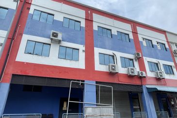 6 Adjoining shoplots in Kluang, Johor