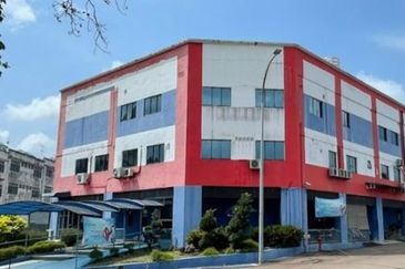 6 Adjoining shoplots in Kluang, Johor