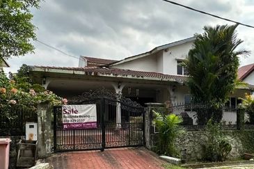 A Beautiful Renovated Double Storey Bungalow  For Sale In Kampung Tunku Petaling Jaya Selangor. Spacious Living, Dining , Freehold & Open To All.