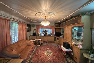 A Beautiful Renovated Double Storey Bungalow  For Sale In Kampung Tunku Petaling Jaya Selangor. Spacious Living, Dining , Freehold & Open To All.