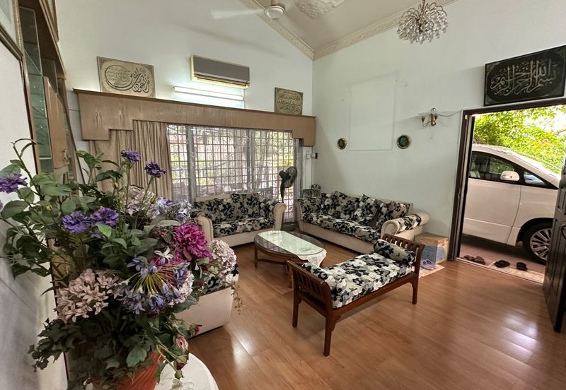 A Beautiful Renovated Double Storey Bungalow  For Sale In Kampung Tunku Petaling Jaya Selangor. Spacious Living, Dining , Freehold & Open To All.
