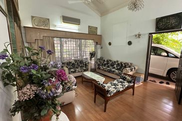 A Beautiful Renovated Double Storey Bungalow  For Sale In Kampung Tunku Petaling Jaya Selangor. Spacious Living, Dining , Freehold & Open To All.