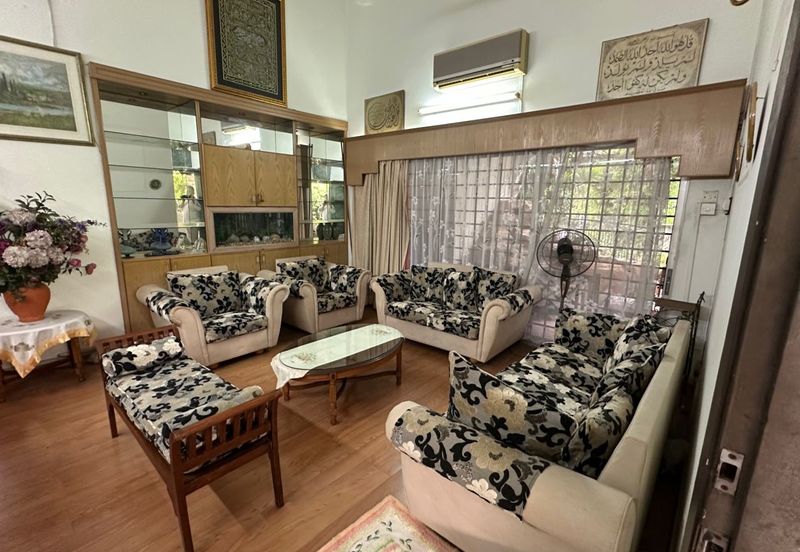 A Beautiful Renovated Double Storey Bungalow  For Sale In Kampung Tunku Petaling Jaya Selangor. Spacious Living, Dining , Freehold & Open To All.