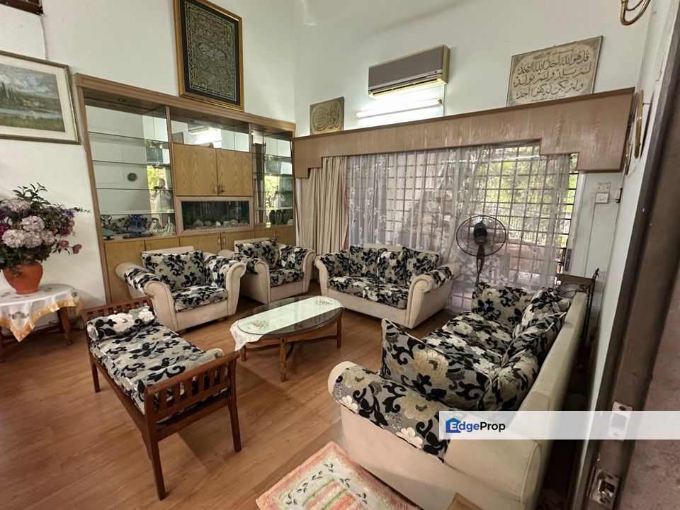 A Beautiful Renovated Double Storey Bungalow  For Sale In Kampung Tunku Petaling Jaya Selangor. Spacious Living, Dining , Freehold & Open To All., Selangor, Petaling Jaya