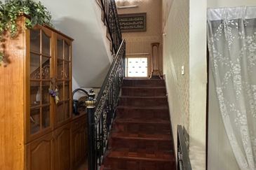 A Beautiful Renovated Double Storey Bungalow  For Sale In Kampung Tunku Petaling Jaya Selangor. Spacious Living, Dining , Freehold & Open To All.