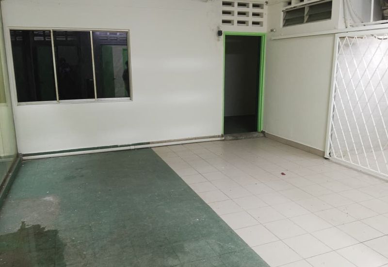 Flat For Rent Very Spacious  With 4 Rooms 2 Living And 2 Kitchen Area At Bukit Bintang Kuala Lumpur.