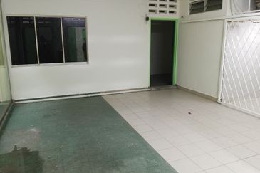 Flat For Rent Very Spacious  With 4 Rooms 2 Living And 2 Kitchen Area At Bukit Bintang Kuala Lumpur.