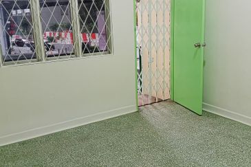 Flat For Rent Very Spacious  With 4 Rooms 2 Living And 2 Kitchen Area At Bukit Bintang Kuala Lumpur.