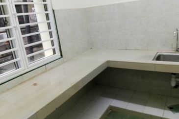 Flat For Rent Very Spacious  With 4 Rooms 2 Living And 2 Kitchen Area At Bukit Bintang Kuala Lumpur.