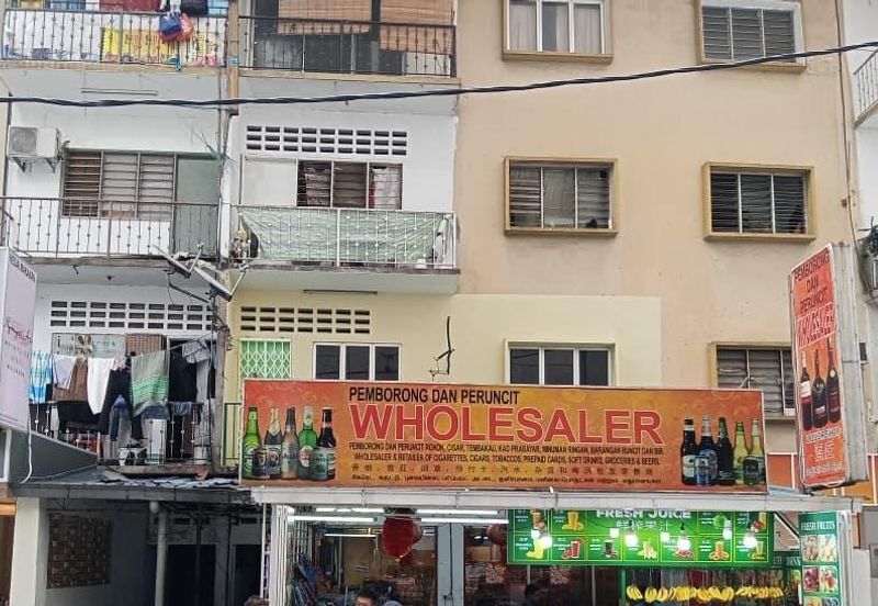 Flat For Rent Very Spacious  With 4 Rooms 2 Living And 2 Kitchen Area At Bukit Bintang Kuala Lumpur.