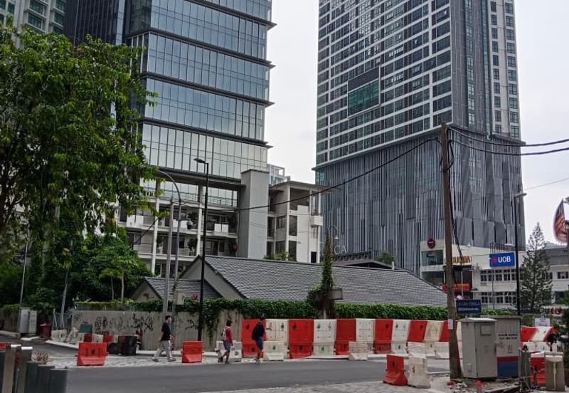 Flat For Rent Very Spacious  With 4 Rooms 2 Living And 2 Kitchen Area At Bukit Bintang Kuala Lumpur.