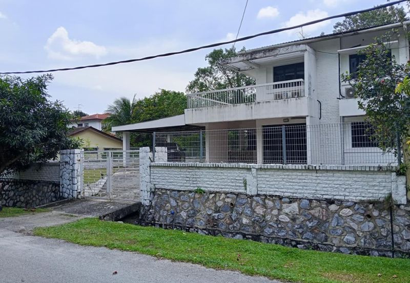 Semi Detached House For Sale At Section 22 Petaling Jaya With Big Garden  And Quiet Area.