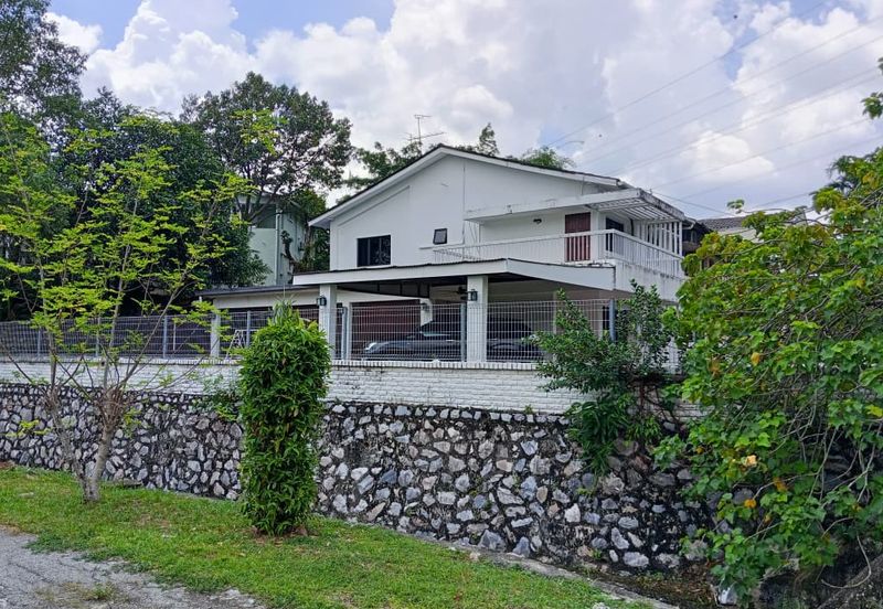 Semi Detached House For Sale At Section 22 Petaling Jaya With Big Garden  And Quiet Area.