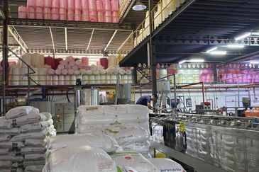 3 sty Factory Building For Sale @ Olak Lempit, Banting