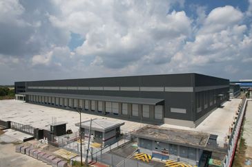 West Port, Pulau Indah