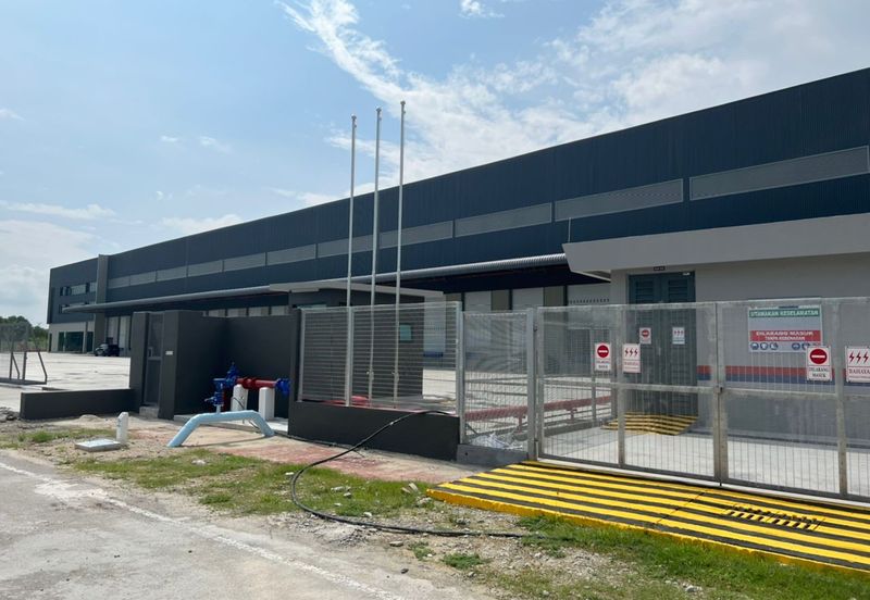 West Port, Pulau Indah