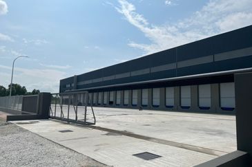 West Port, Pulau Indah