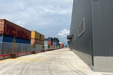 West Port, Pulau Indah