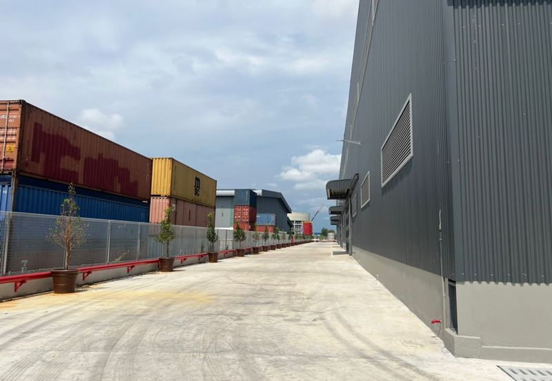 West Port, Pulau Indah